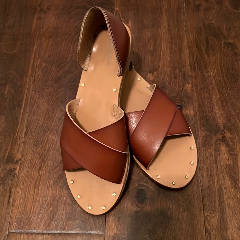 Universal Thread Sandals